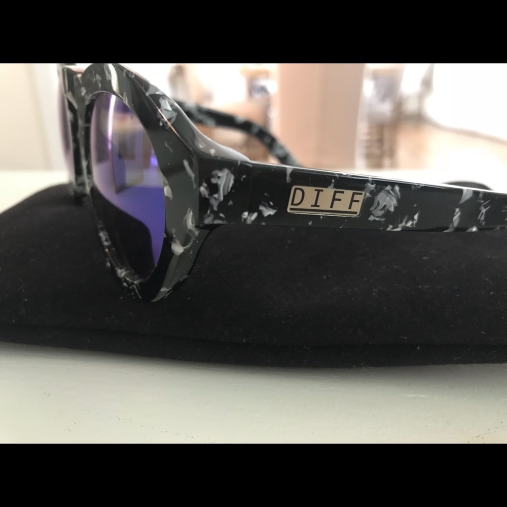 Diff Sunglasses - image 3